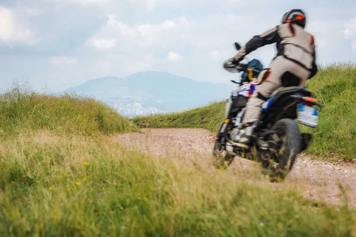 Comparativa 450 Adventure 2026: BMW F450 GS, CFMOTO 450MT, KTM 390 Adventure R, Morini Alltrhike, Himalayan 450 [VIDEO] (39)