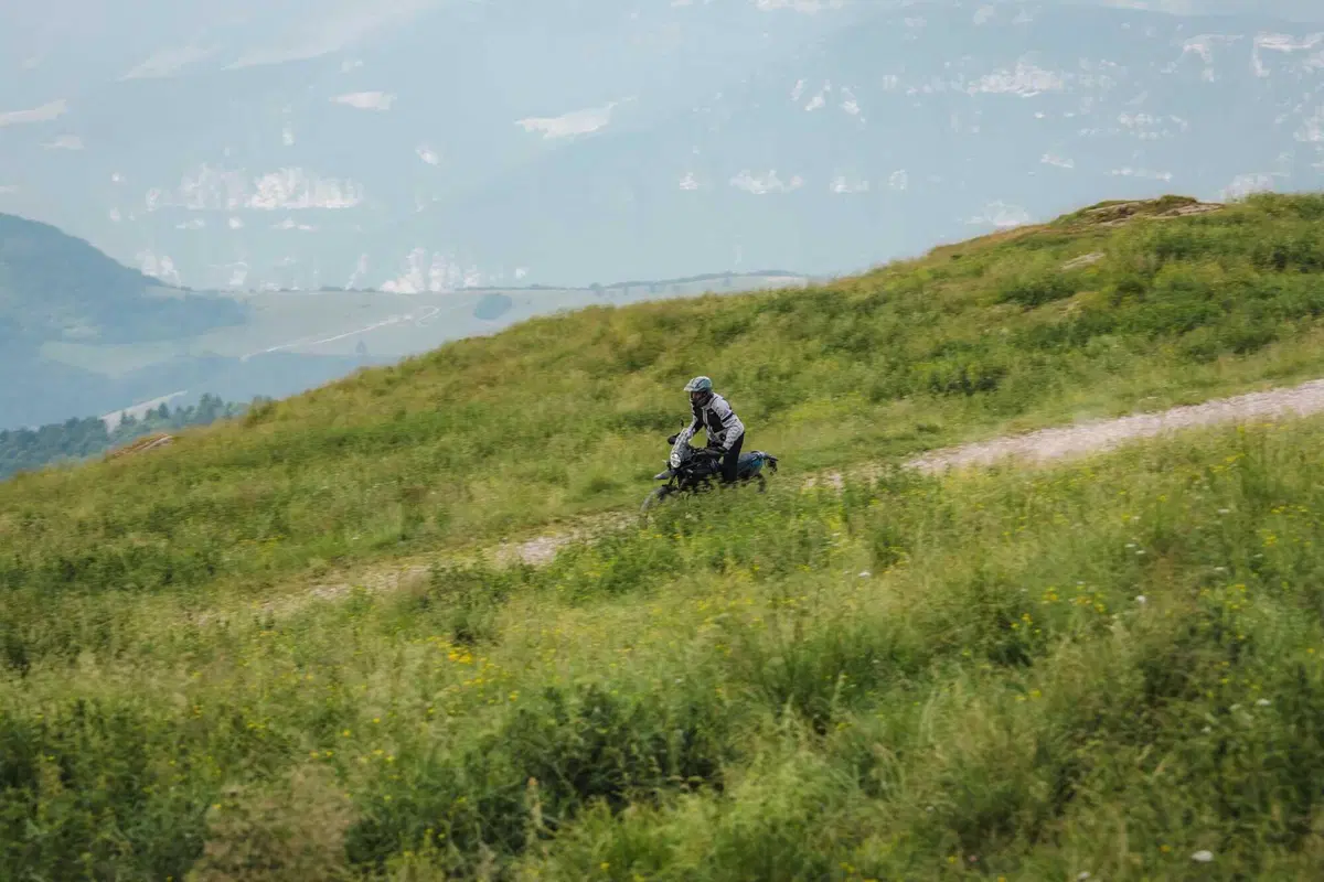 Comparativa 450 Adventure 2026: BMW F450 GS, CFMOTO 450MT, KTM 390 Adventure R, Morini Alltrhike, Himalayan 450 [VIDEO] (40)