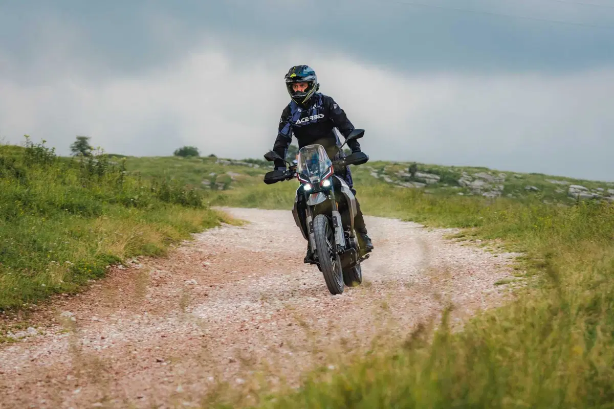 Comparativa 450 Adventure 2026: BMW F450 GS, CFMOTO 450MT, KTM 390 Adventure R, Morini Alltrhike, Himalayan 450 [VIDEO] (42)
