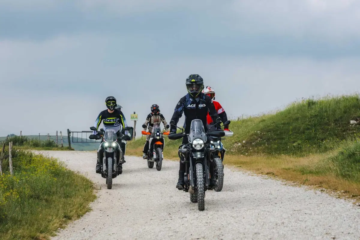 Comparativa 450 Adventure 2026: BMW F450 GS, CFMOTO 450MT, KTM 390 Adventure R, Morini Alltrhike, Himalayan 450 [VIDEO] (43)