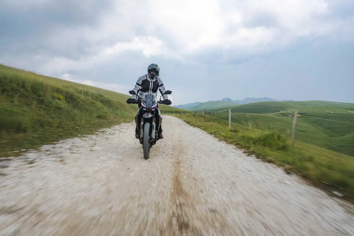 Comparativa 450 Adventure 2026: BMW F450 GS, CFMOTO 450MT, KTM 390 Adventure R, Morini Alltrhike, Himalayan 450 [VIDEO] (46)