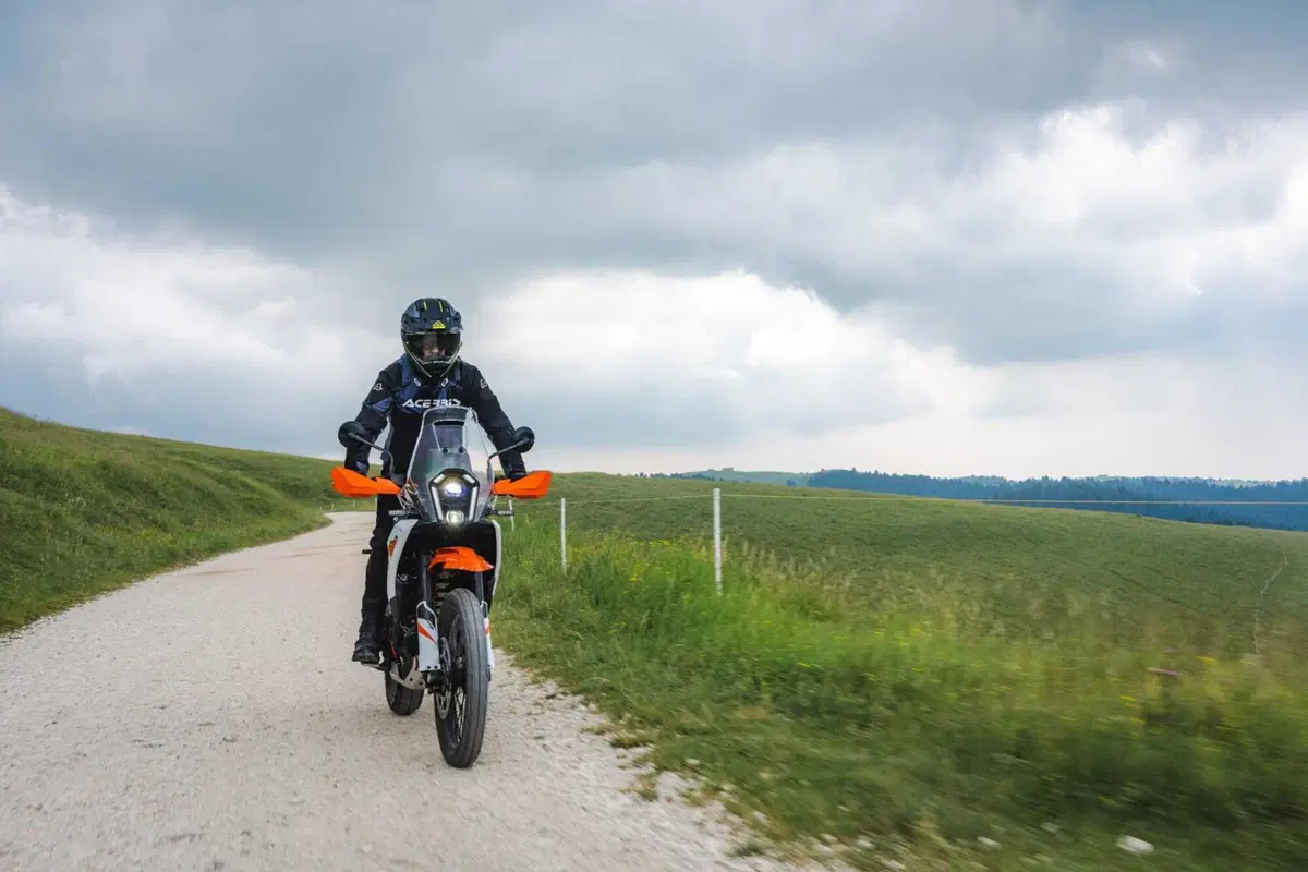 Comparativa 450 Adventure 2026: BMW F450 GS, CFMOTO 450MT, KTM 390 Adventure R, Morini Alltrhike, Himalayan 450 [VIDEO] (47)
