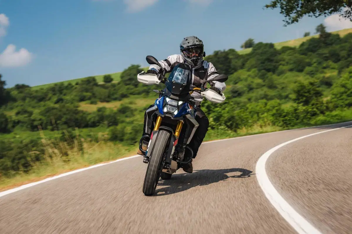 Comparativa 450 Adventure 2026: BMW F450 GS, CFMOTO 450MT, KTM 390 Adventure R, Morini Alltrhike, Himalayan 450 [VIDEO] (50)