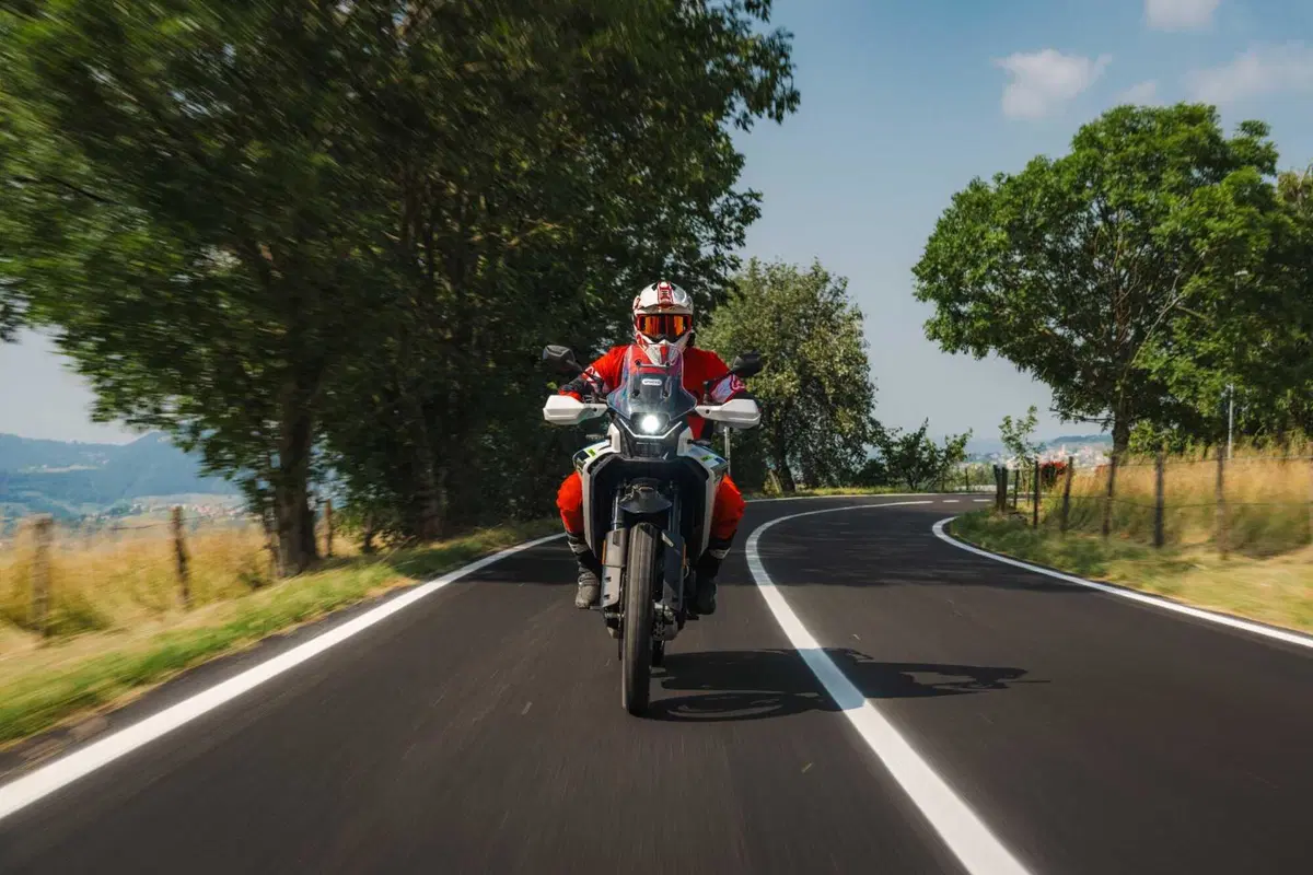 Comparativa 450 Adventure 2026: BMW F450 GS, CFMOTO 450MT, KTM 390 Adventure R, Morini Alltrhike, Himalayan 450 [VIDEO] (51)