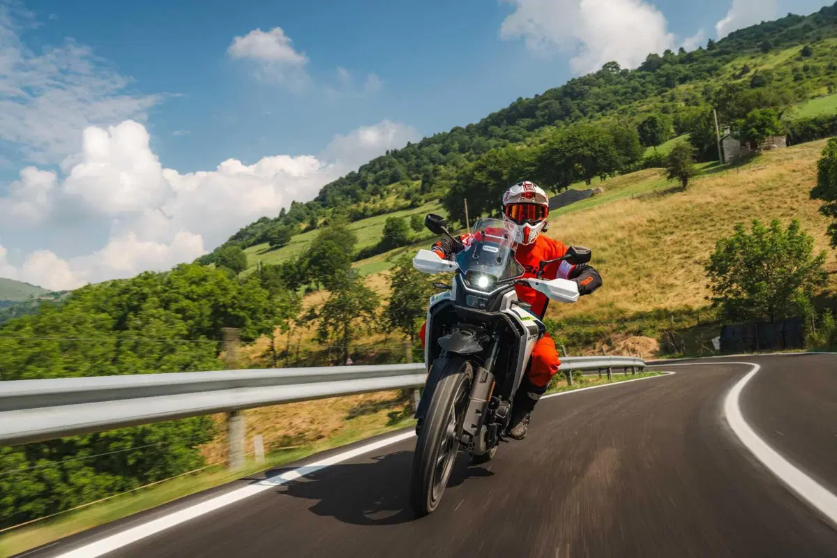 Comparativa 450 Adventure 2026: BMW F450 GS, CFMOTO 450MT, KTM 390 Adventure R, Morini Alltrhike, Himalayan 450 [VIDEO] (52)