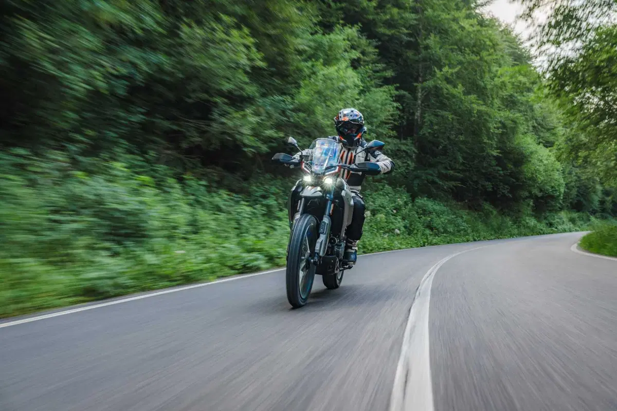 Comparativa 450 Adventure 2026: BMW F450 GS, CFMOTO 450MT, KTM 390 Adventure R, Morini Alltrhike, Himalayan 450 [VIDEO] (54)