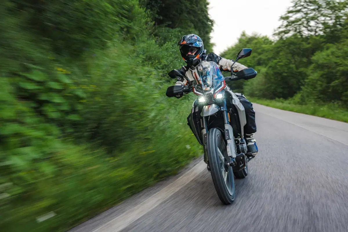 Comparativa 450 Adventure 2026: BMW F450 GS, CFMOTO 450MT, KTM 390 Adventure R, Morini Alltrhike, Himalayan 450 [VIDEO] (56)