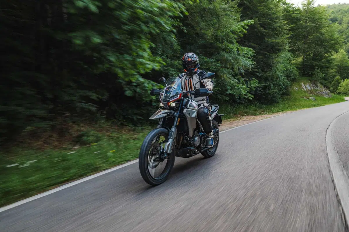 Comparativa 450 Adventure 2026: BMW F450 GS, CFMOTO 450MT, KTM 390 Adventure R, Morini Alltrhike, Himalayan 450 [VIDEO] (57)