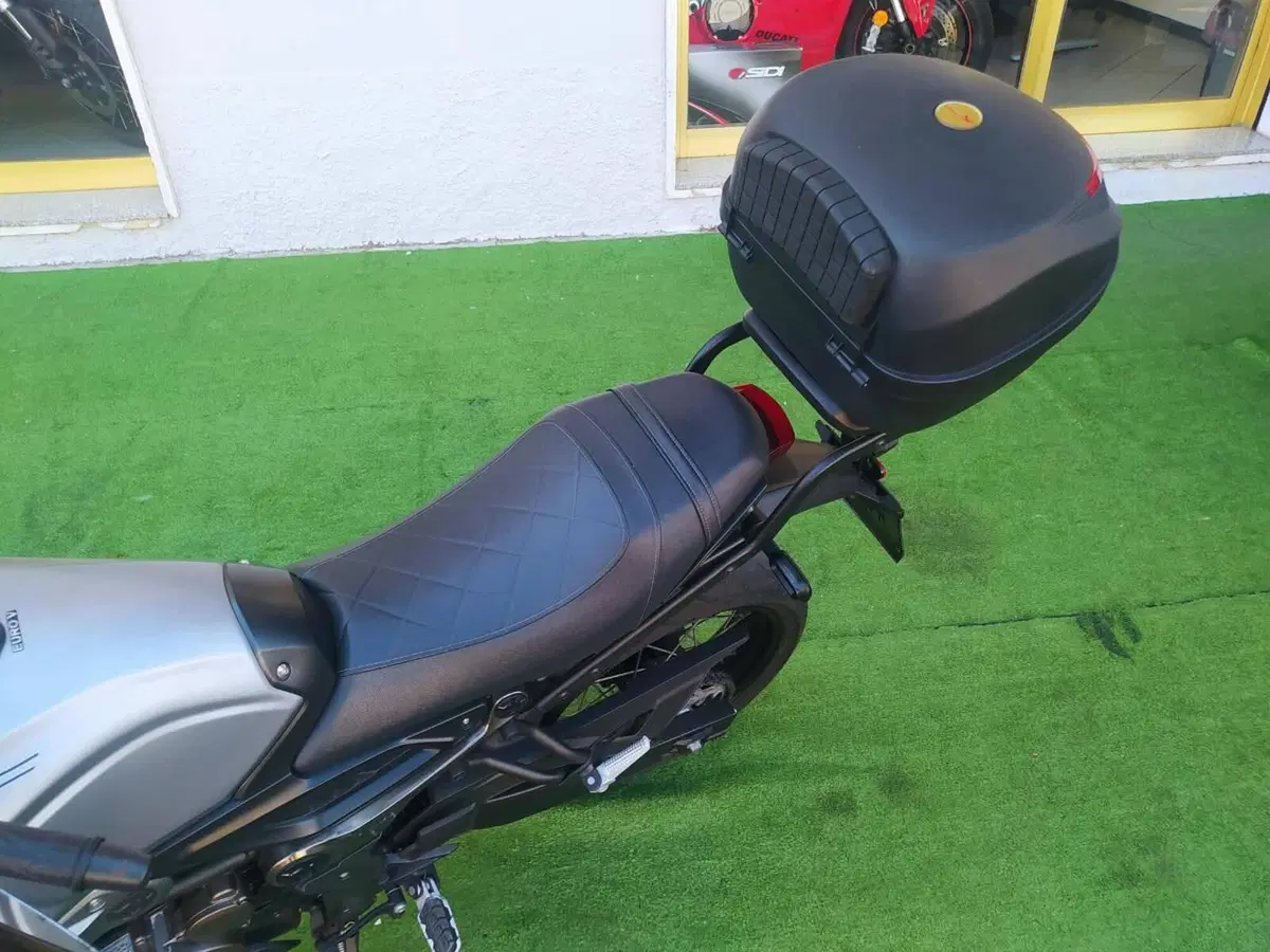 Voge Trofeo 300AC (2021 - 26) (7)