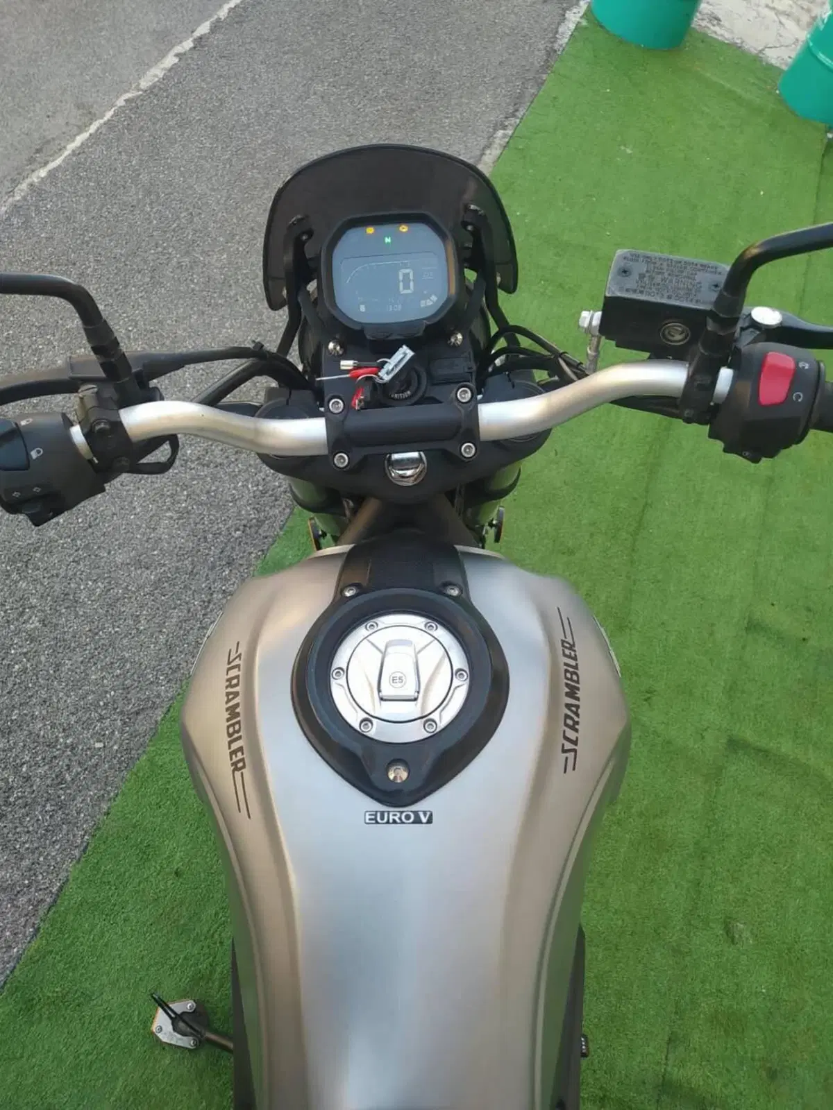 Voge Trofeo 300AC (2021 - 26) (8)