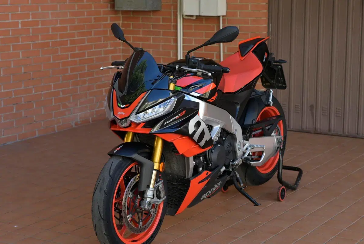 Aprilia Tuono V4 Factory (2021 - 24) (3)