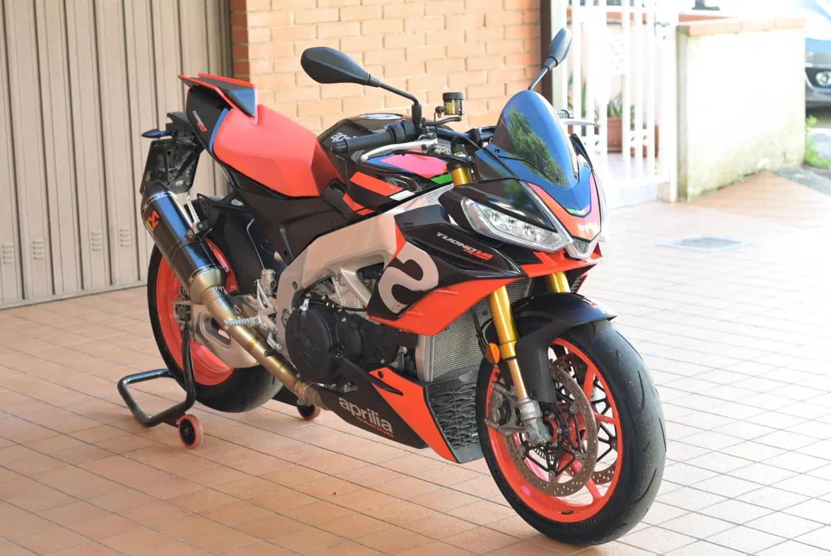 Aprilia Tuono V4 Factory (2021 - 24) (4)