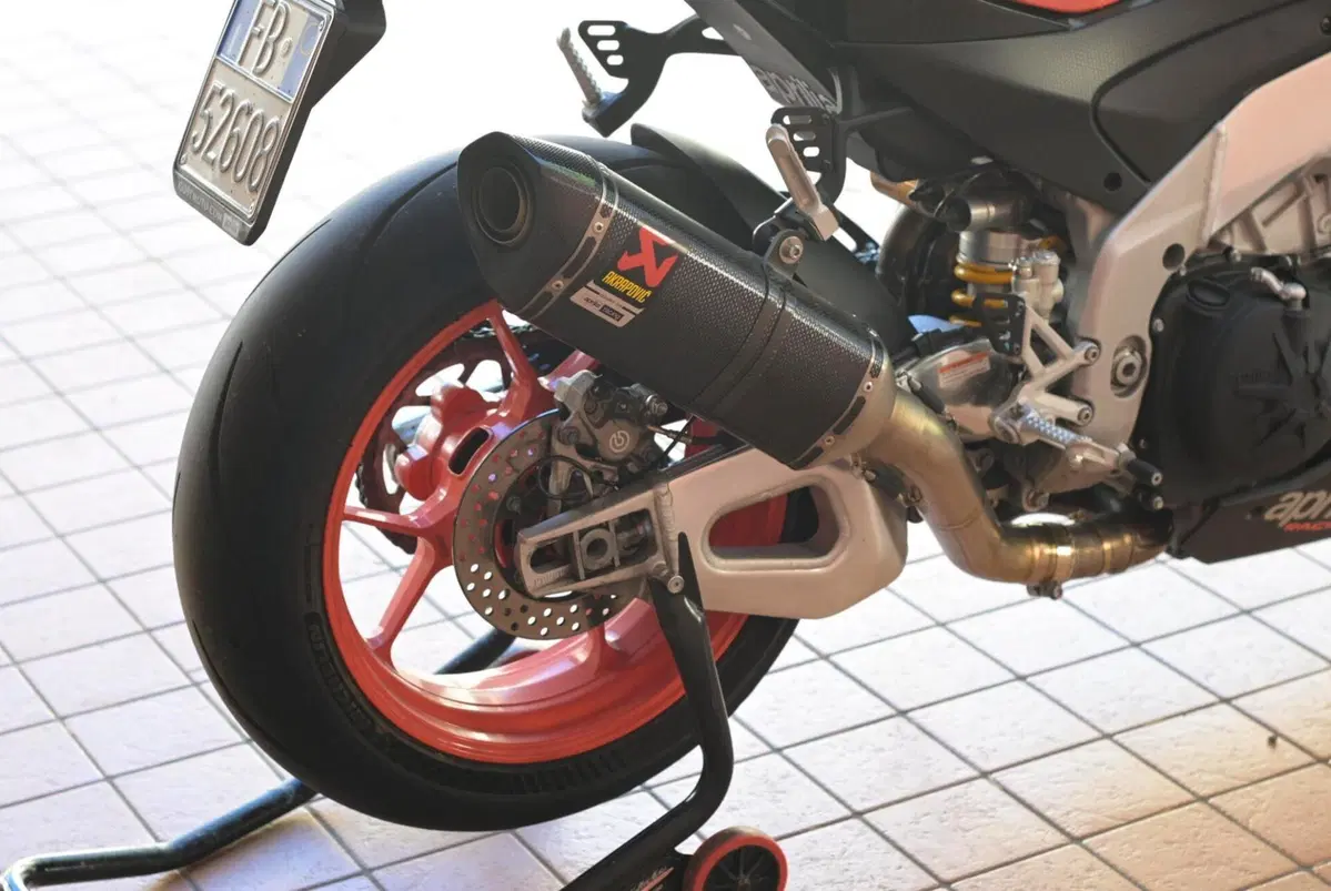 Aprilia Tuono V4 Factory (2021 - 24) (5)