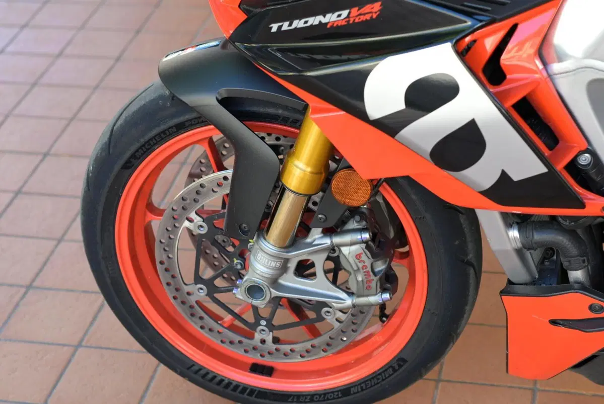 Aprilia Tuono V4 Factory (2021 - 24) (10)