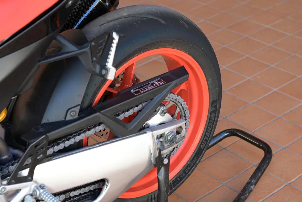 Aprilia Tuono V4 Factory (2021 - 24) (11)