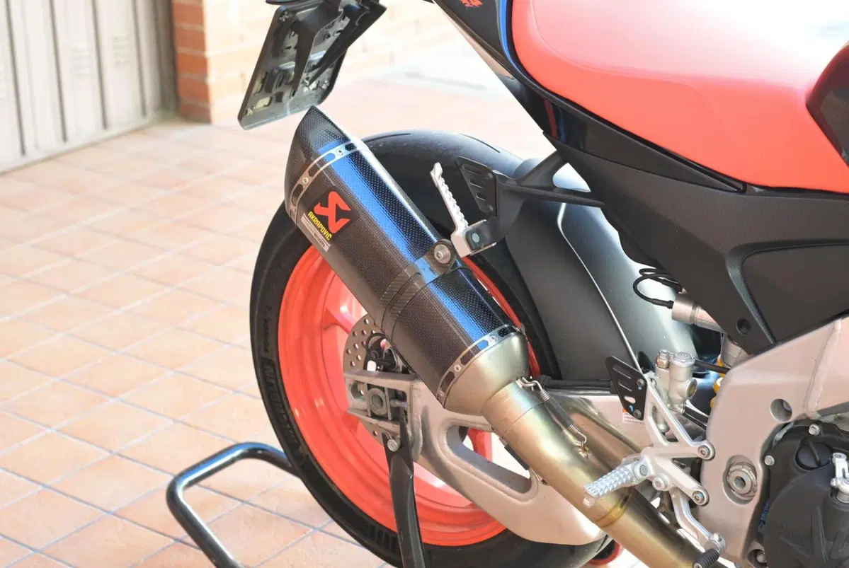 Aprilia Tuono V4 Factory (2021 - 24) (14)