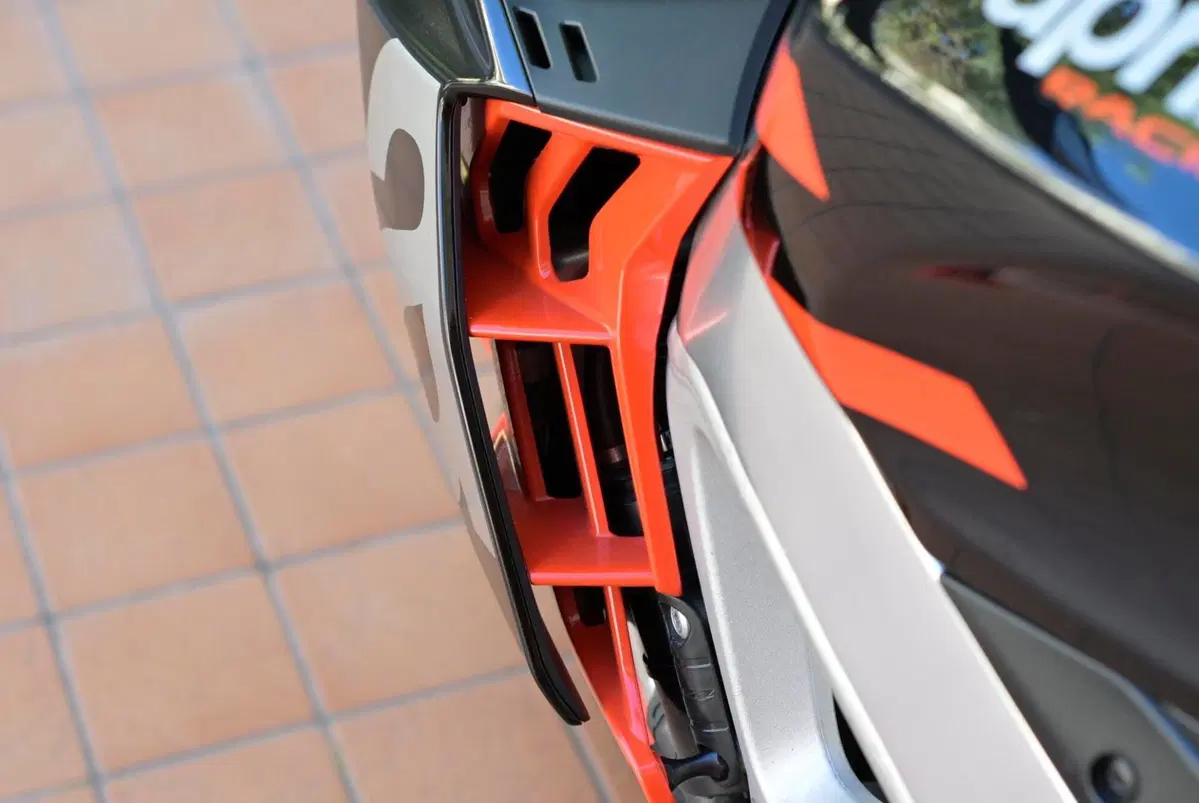 Aprilia Tuono V4 Factory (2021 - 24) (19)