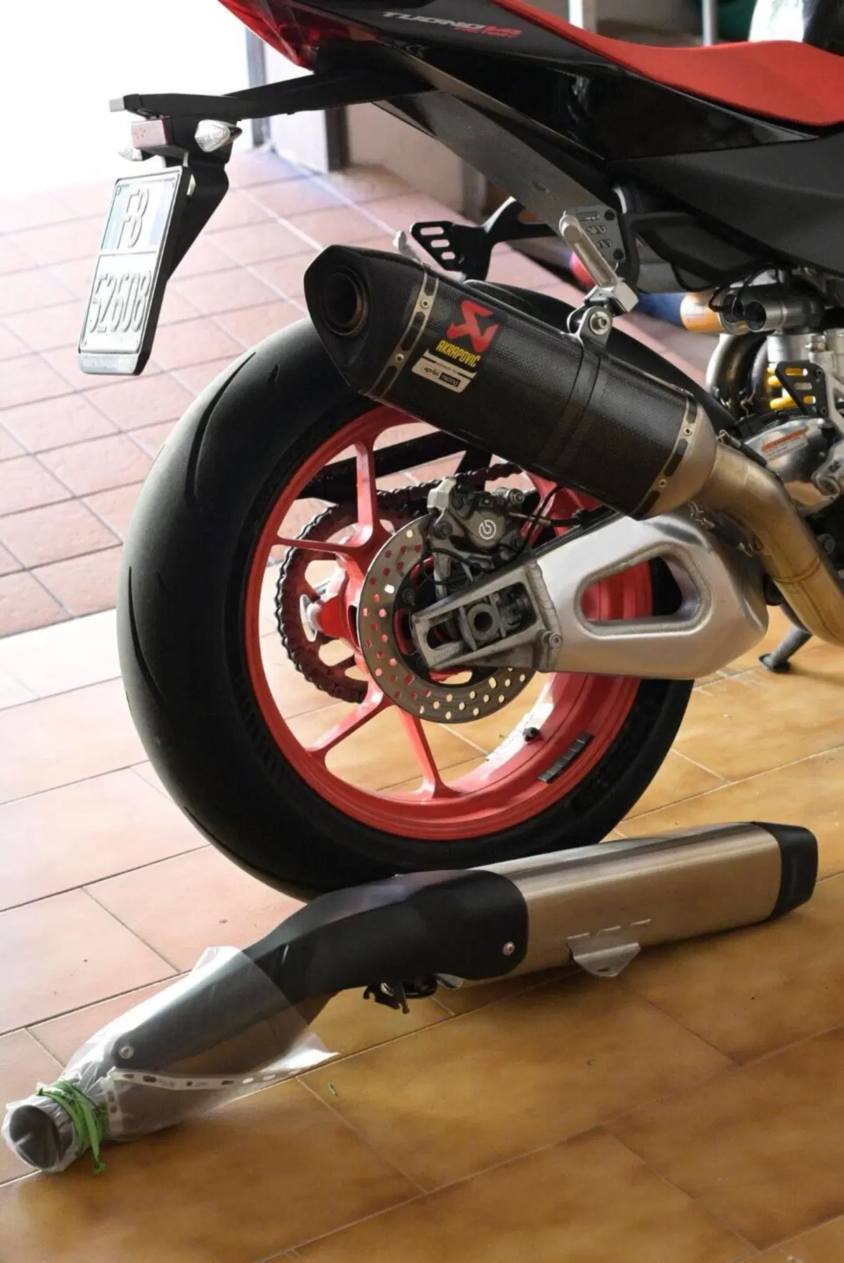 Aprilia Tuono V4 Factory (2021 - 24) (20)