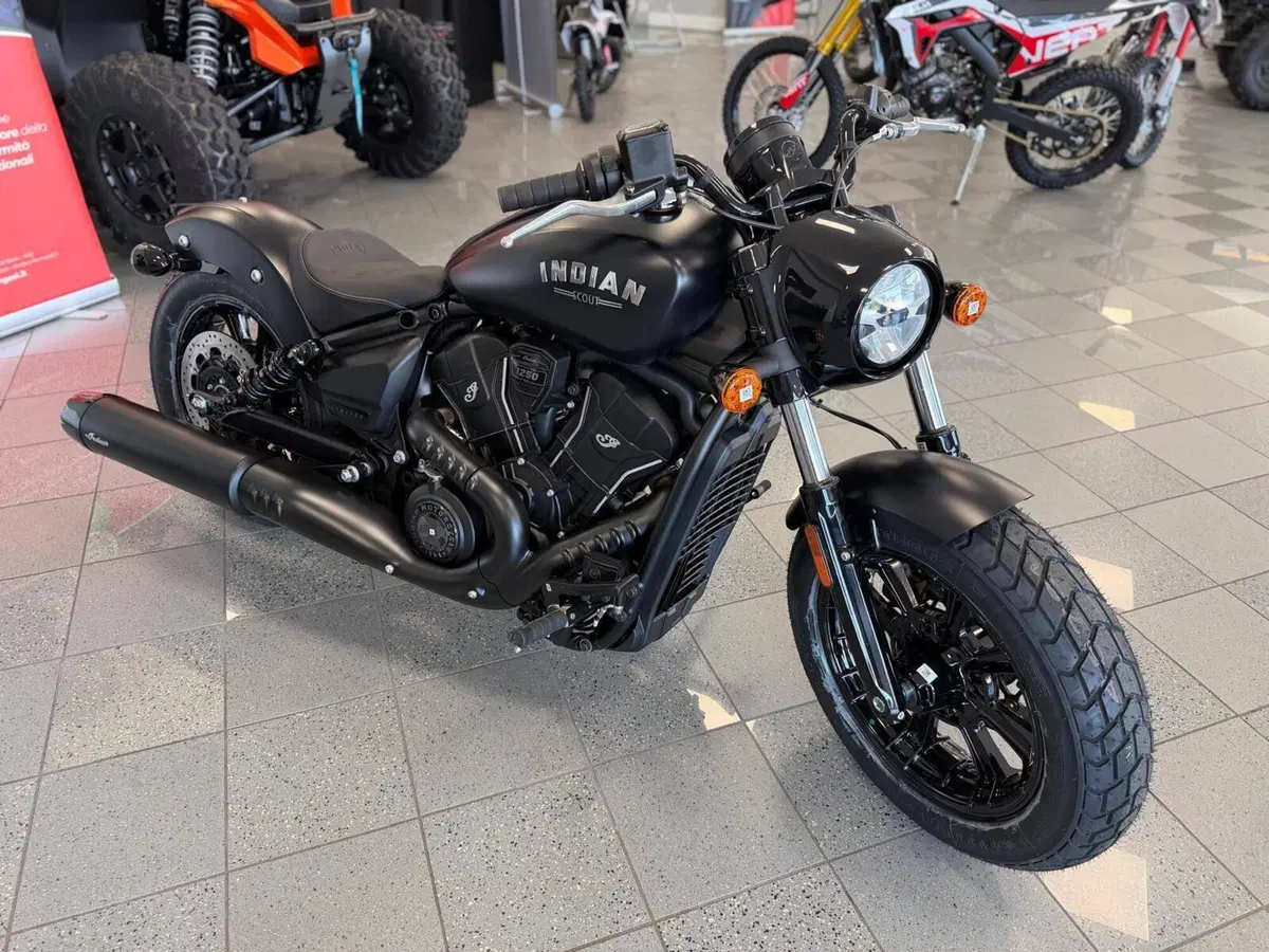 Indian Scout 1250 Bobber Limited + Tech (2025 - 26) (2)
