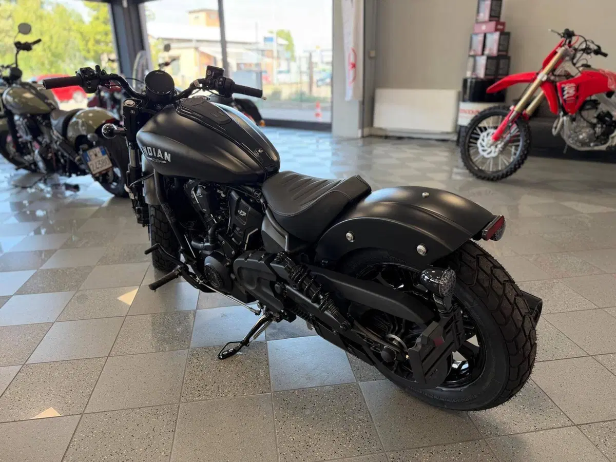 Indian Scout 1250 Bobber Limited + Tech (2025 - 26) (5)