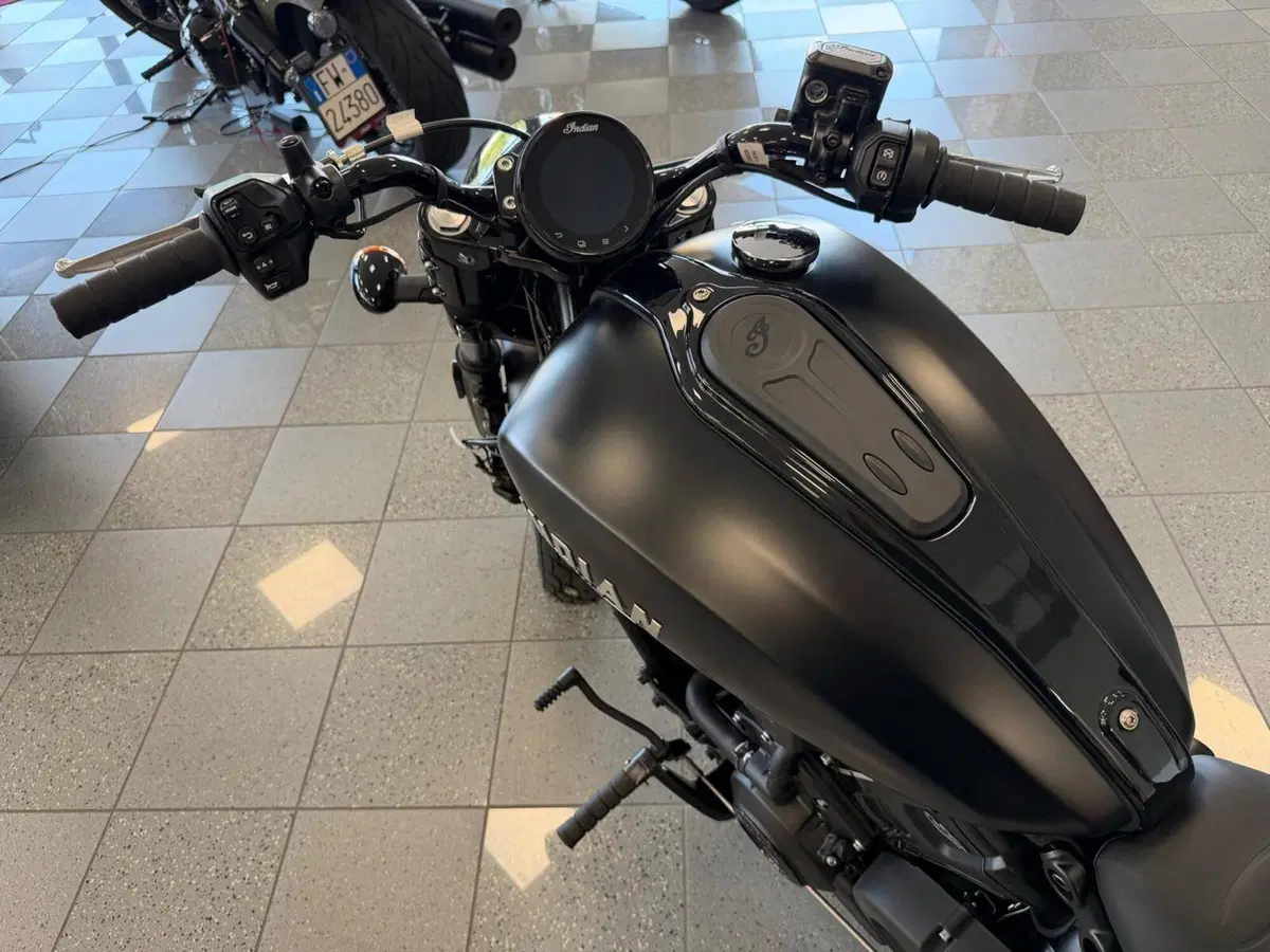 Indian Scout 1250 Bobber Limited + Tech (2025 - 26) (8)