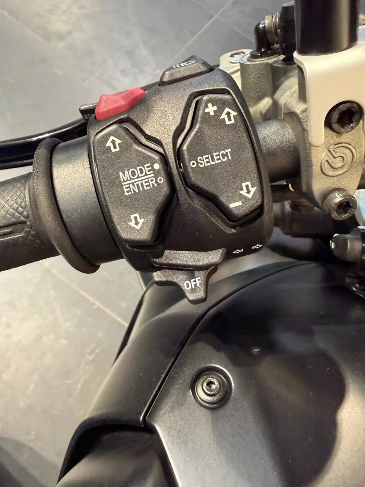 Ducati Streetfighter V4 1100 S (2021 - 22) (13)