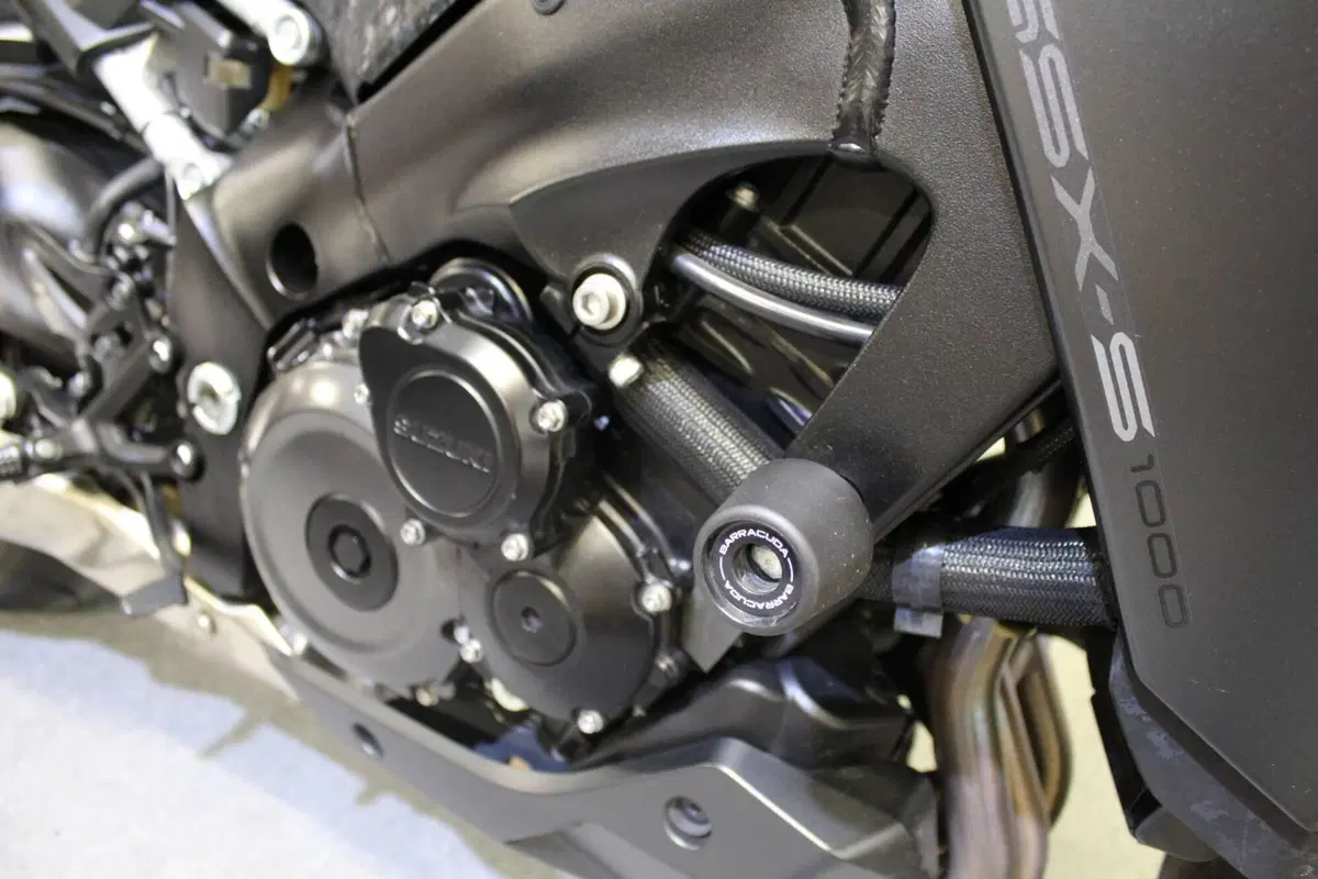 Suzuki GSX-S1000 (2021 - 25) (9)