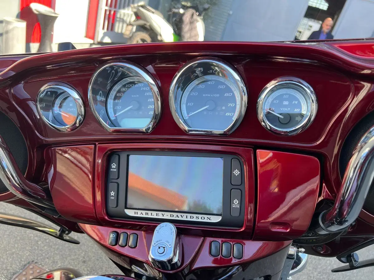 Harley-Davidson 1690 Electra Glide Ultra Limited (2014 - 15) - FLHTK (7)