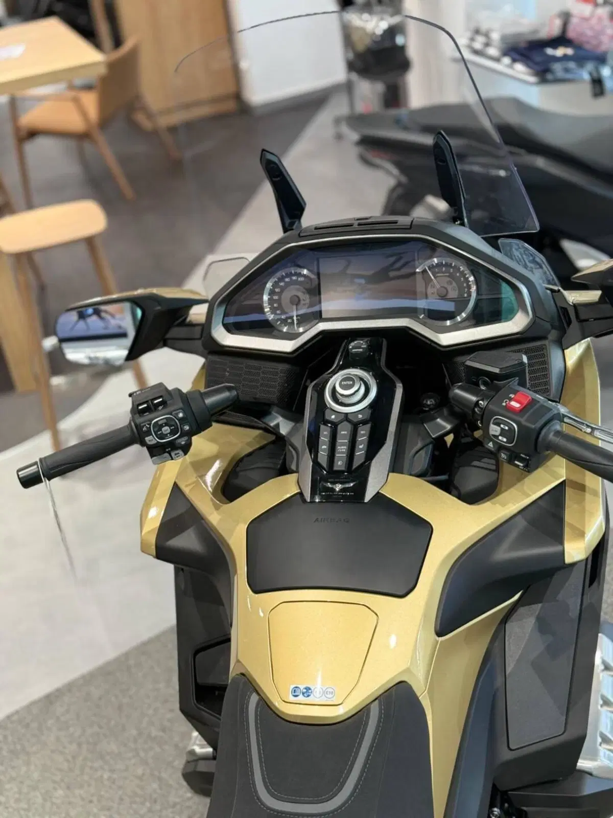 Honda GL 1800 Gold Wing 50° Anniversario (2025 - 26) (5)