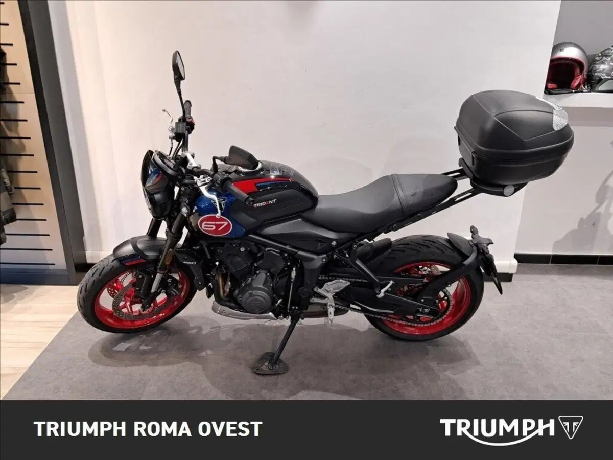 Triumph Trident 660 Triple Tribute Edition (2025 - 26) (5)