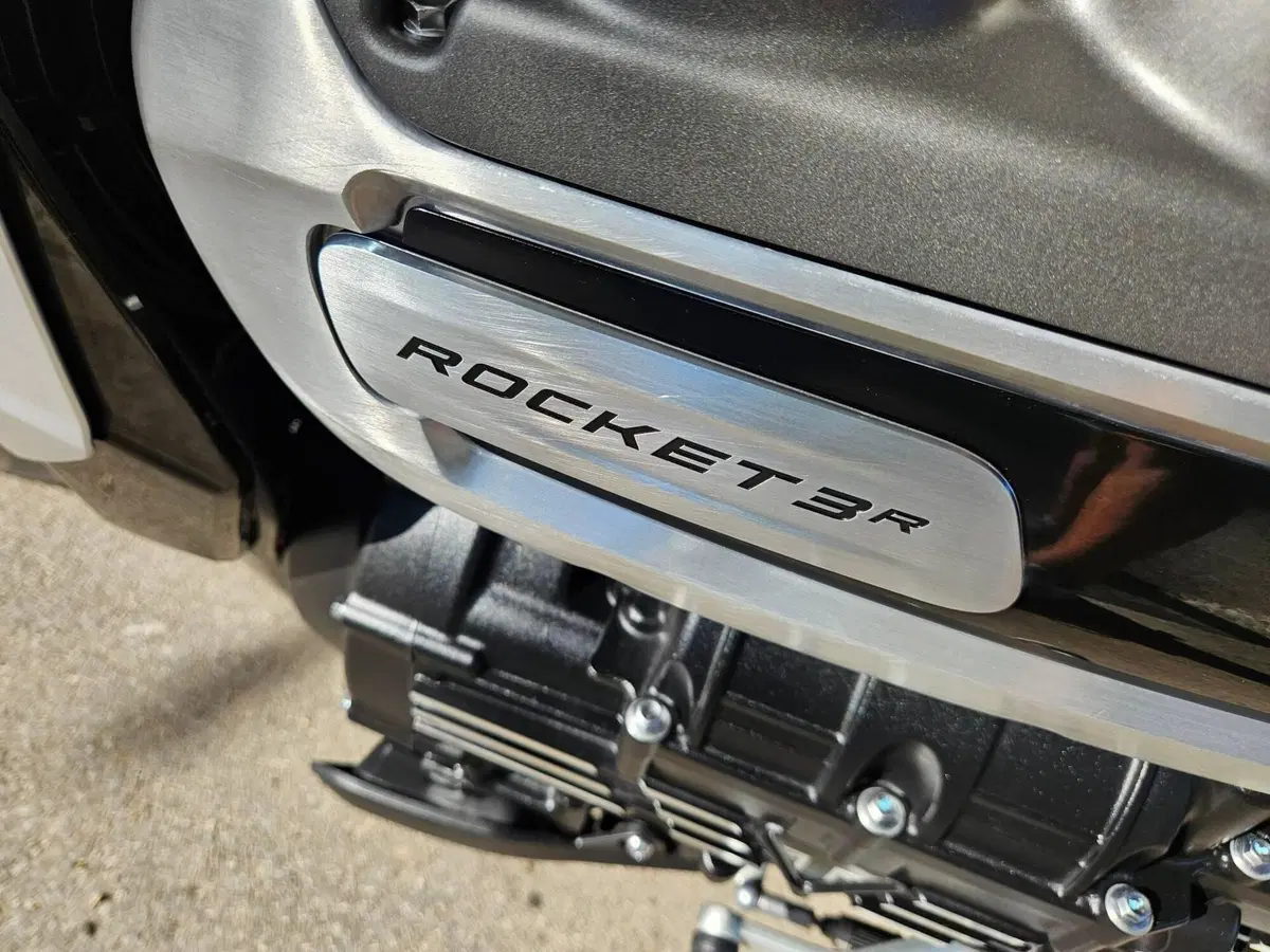 Triumph Rocket 3 R (2021 - 24) (10)