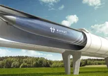 Elon Musk rilancia l’Hyperloop: tunnel a oltre 320 km/h, ma i Frecciarossa fanno già 300 km/h dal 2005