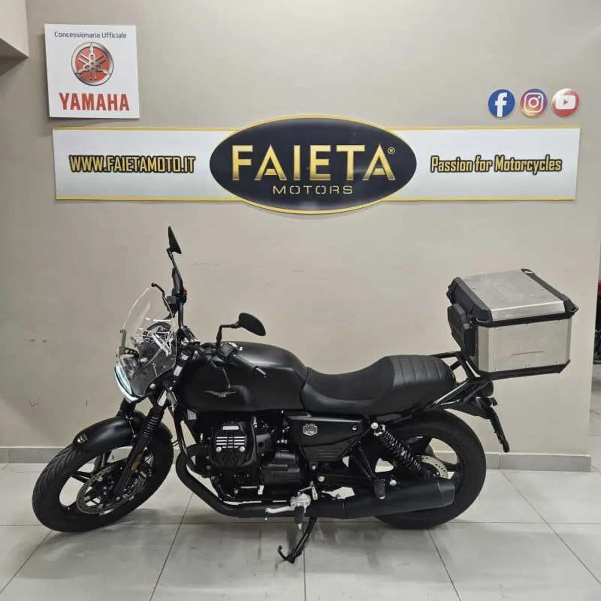Moto Guzzi V7 Stone (2025 - 26)