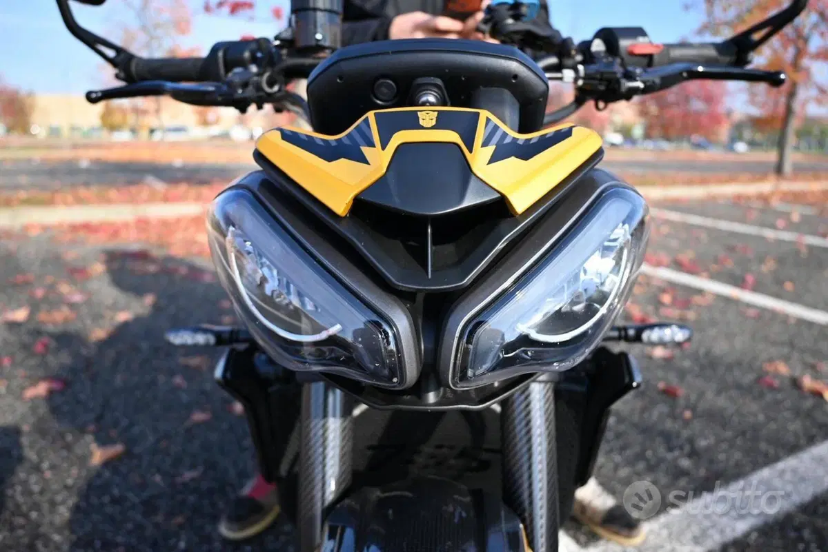 Triumph Street Triple 765 RS (2023 - 26) (2)