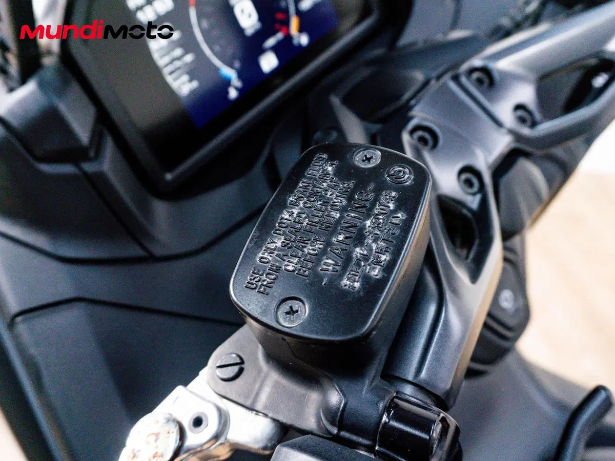Yamaha T-Max 560 (2025 - 26) (15)