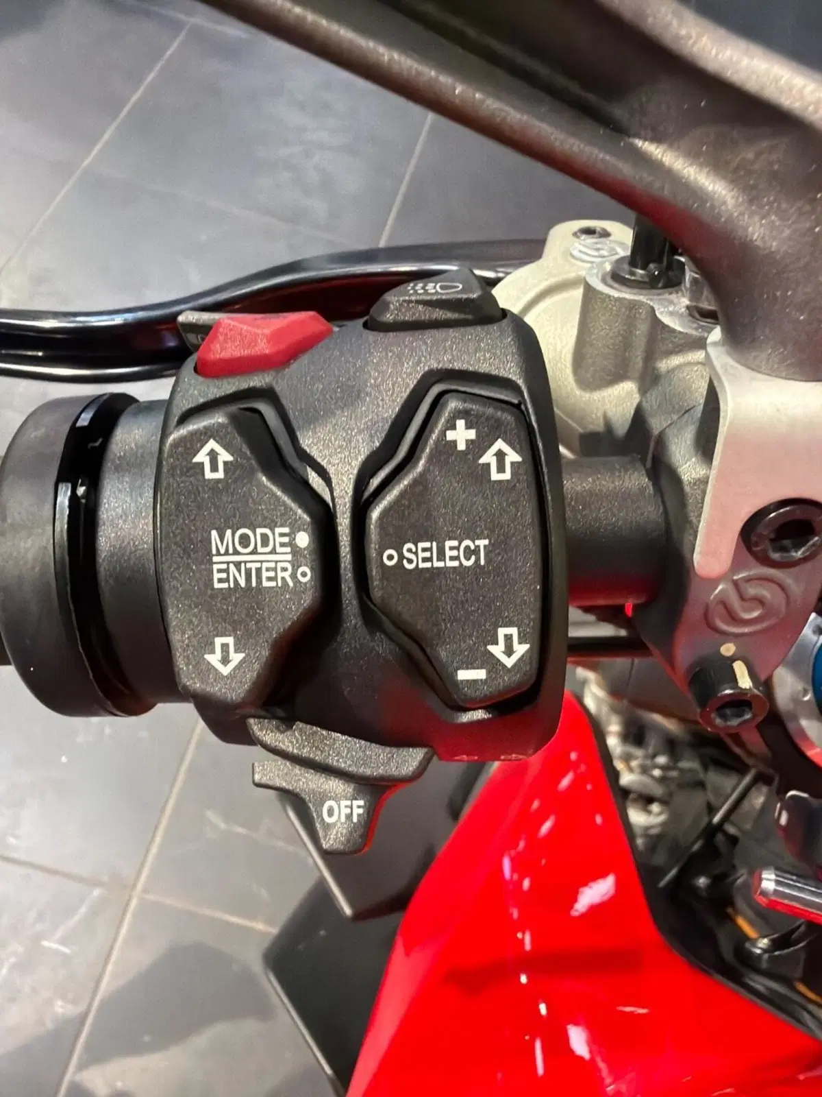 Ducati Streetfighter V4 1100 S (2021 - 22) (19)