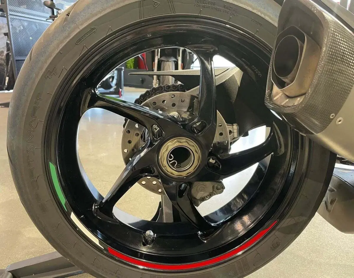 MV Agusta F3 800 RC (2022 - 25) (7)
