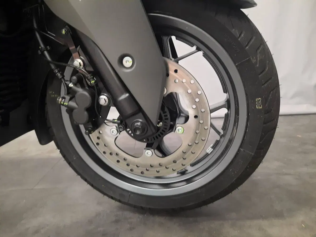 Yamaha X-Max 300 (2025 - 26) (8)