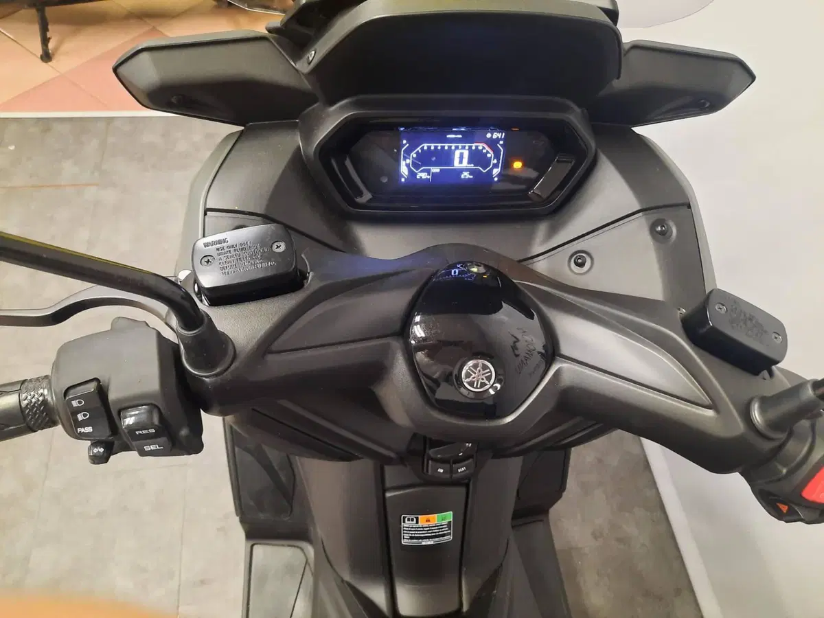 Yamaha X-Max 300 (2025 - 26) (12)