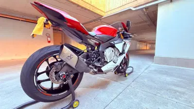 Yamaha YZF R1 (2015 - 16) usata