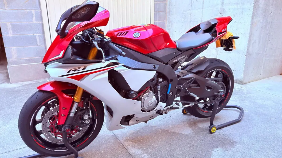 Yamaha YZF R1 (2015 - 16) (2)