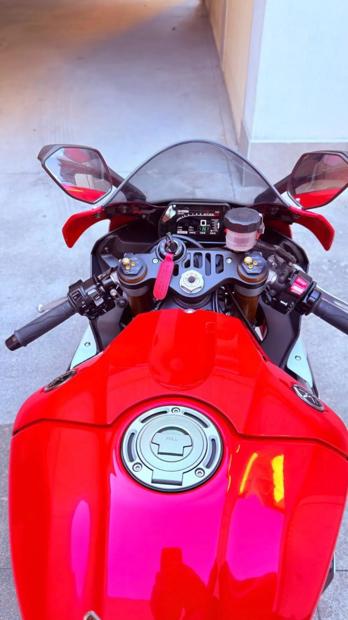 Yamaha YZF R1 (2015 - 16) (5)