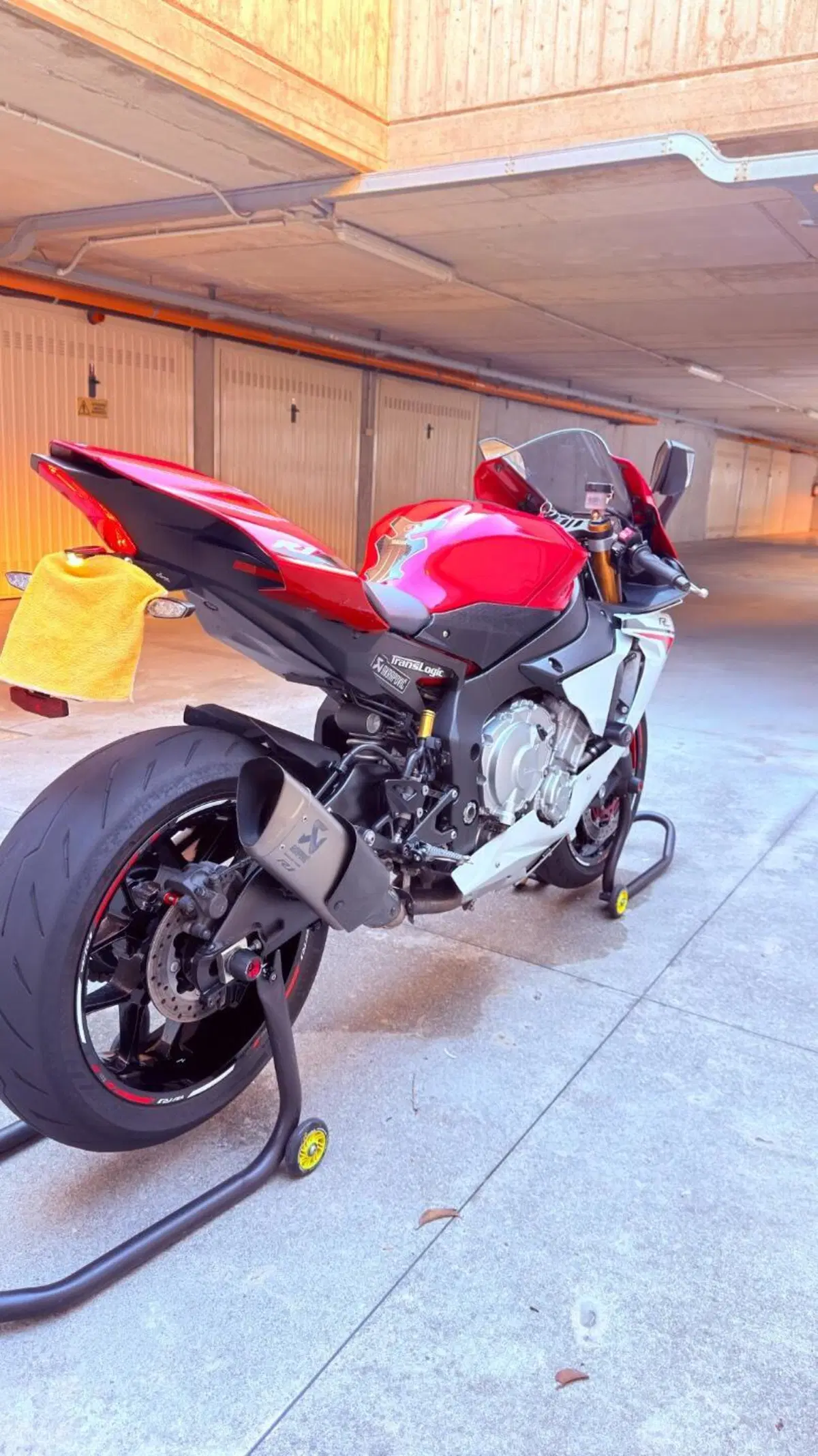 Yamaha YZF R1 (2015 - 16) (8)