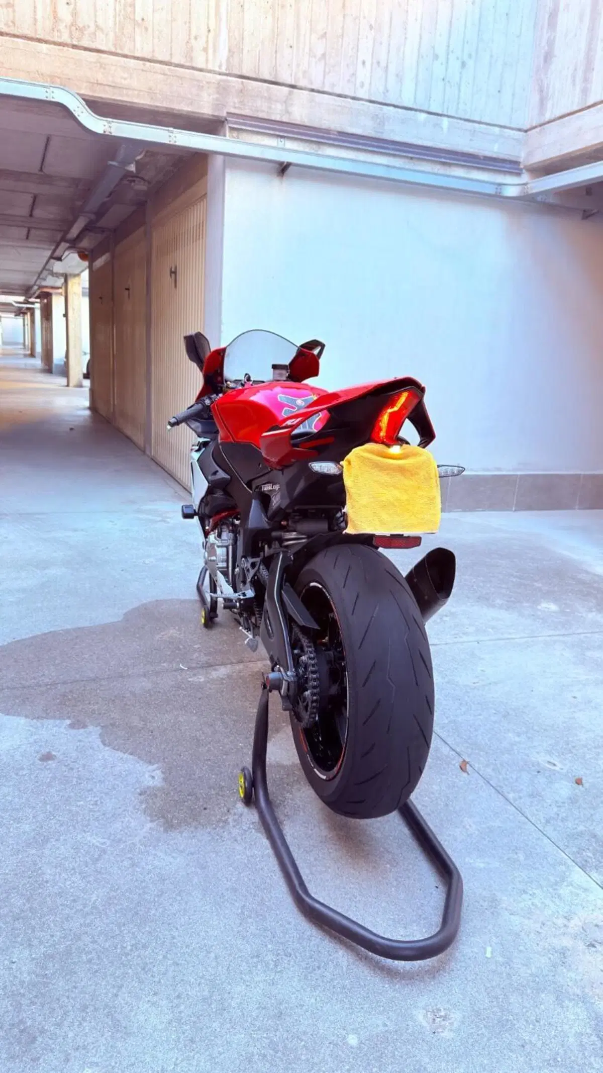 Yamaha YZF R1 (2015 - 16) (9)