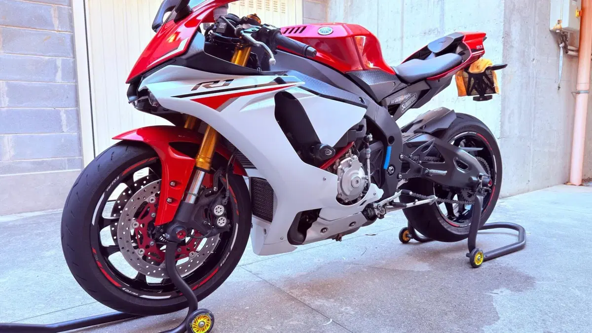 Yamaha YZF R1 (2015 - 16) (10)