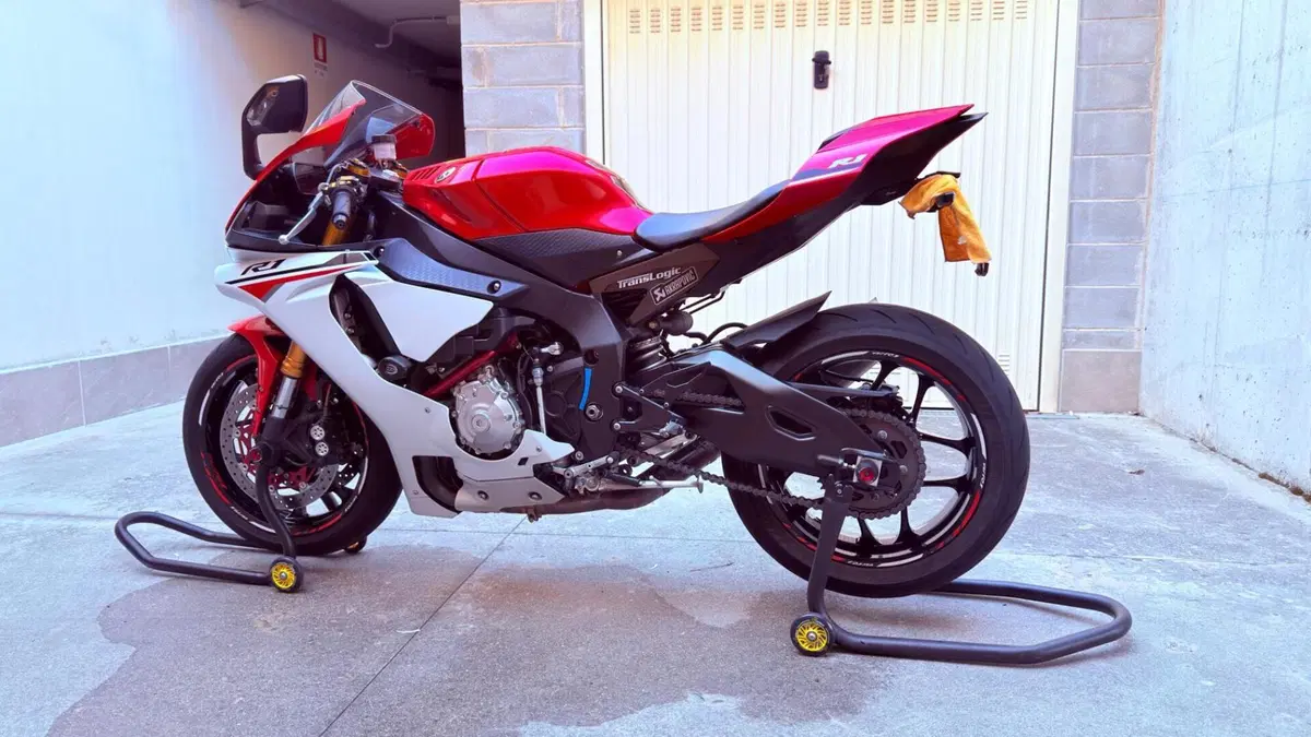 Yamaha YZF R1 (2015 - 16) (11)