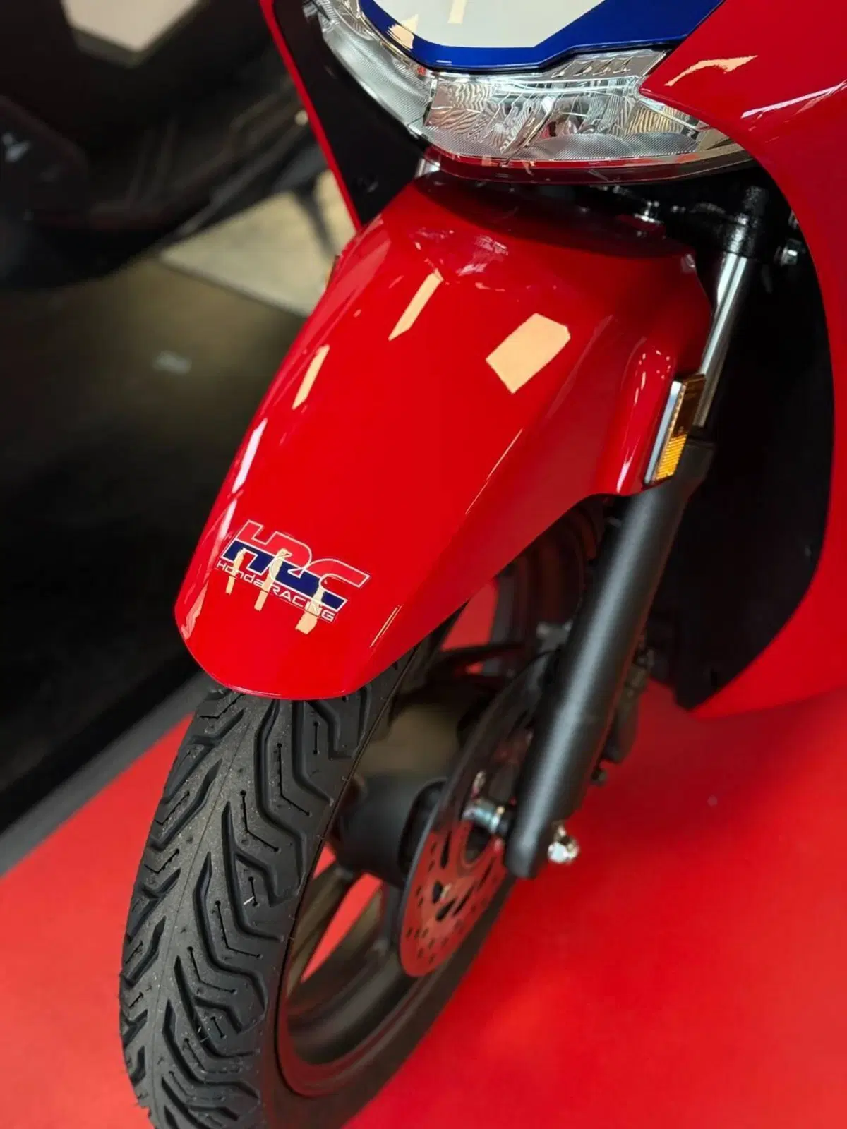 Honda SH 125 HRC Limited Edition (2026) (3)