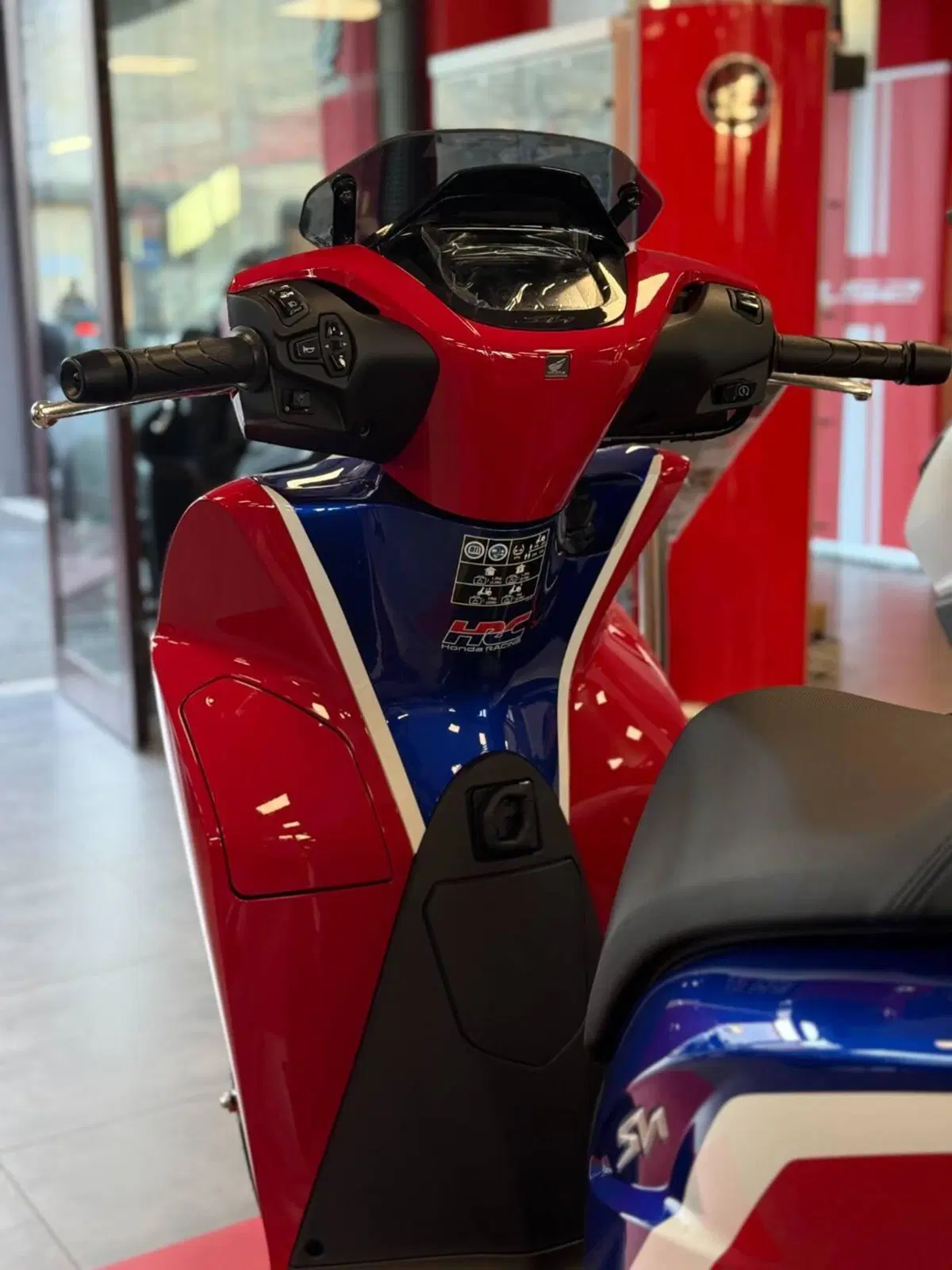 Honda SH 125 HRC Limited Edition (2026) (4)