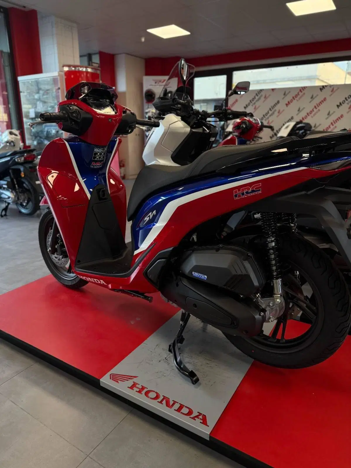 Honda SH 125 HRC Limited Edition (2026) (5)
