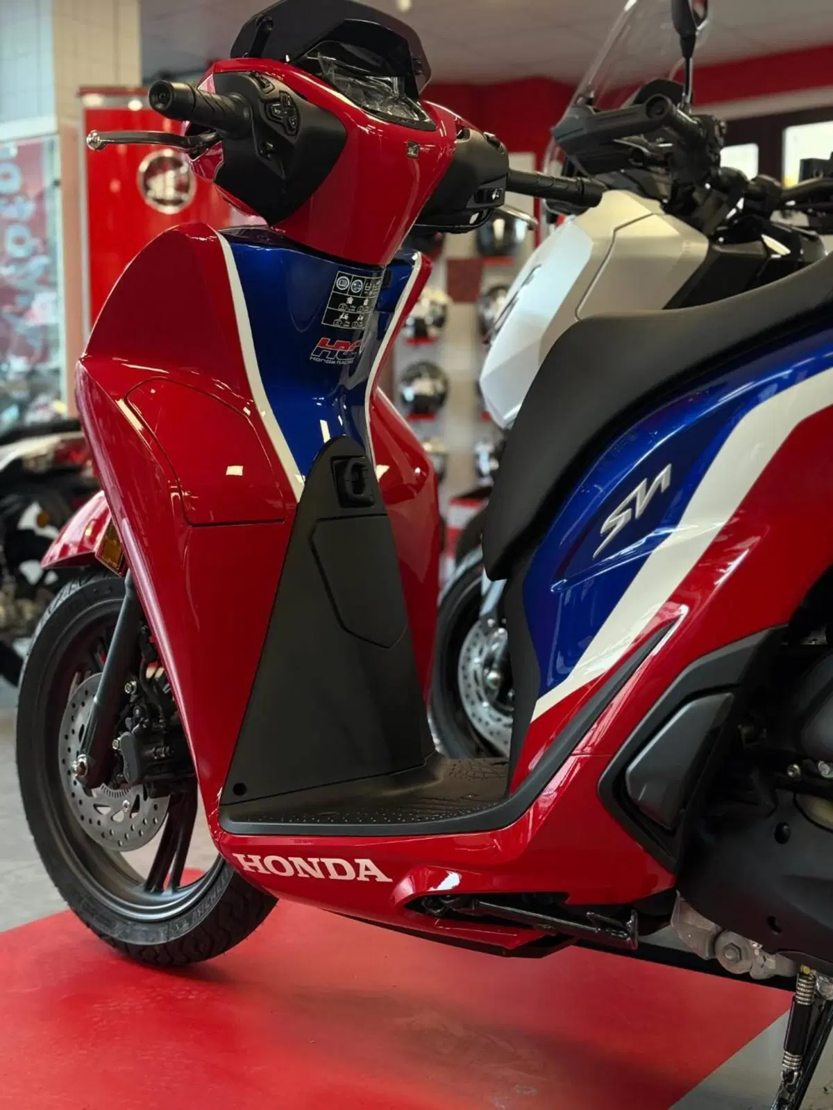 Honda SH 125 HRC Limited Edition (2026) (6)